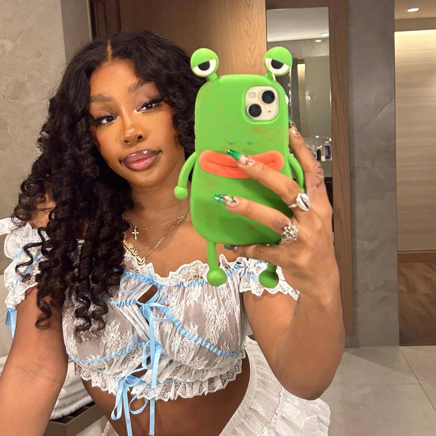 SZA Age and Story: Who is She? Find Out Here!